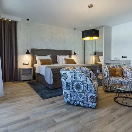 Mirabilis Готель типу 